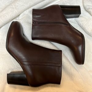 Vionic “Perk Kennedy” in chocolate